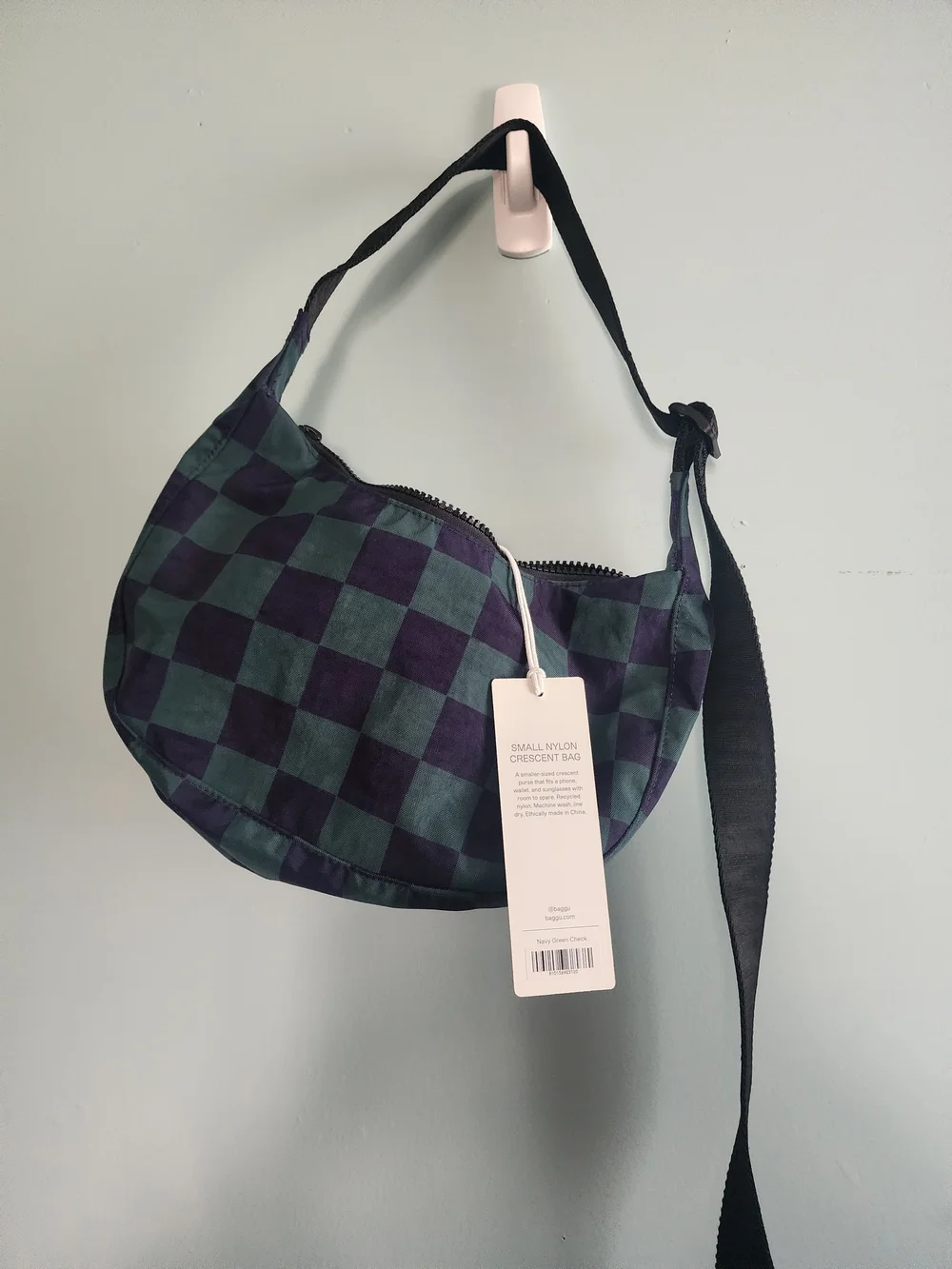 BAGGU Small Checkerboard Crescent Shoulder Bag in Green and Navy NWT - Picture 2 of 3